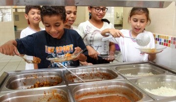Students in Brazil serving themselves a plant-based lunch.